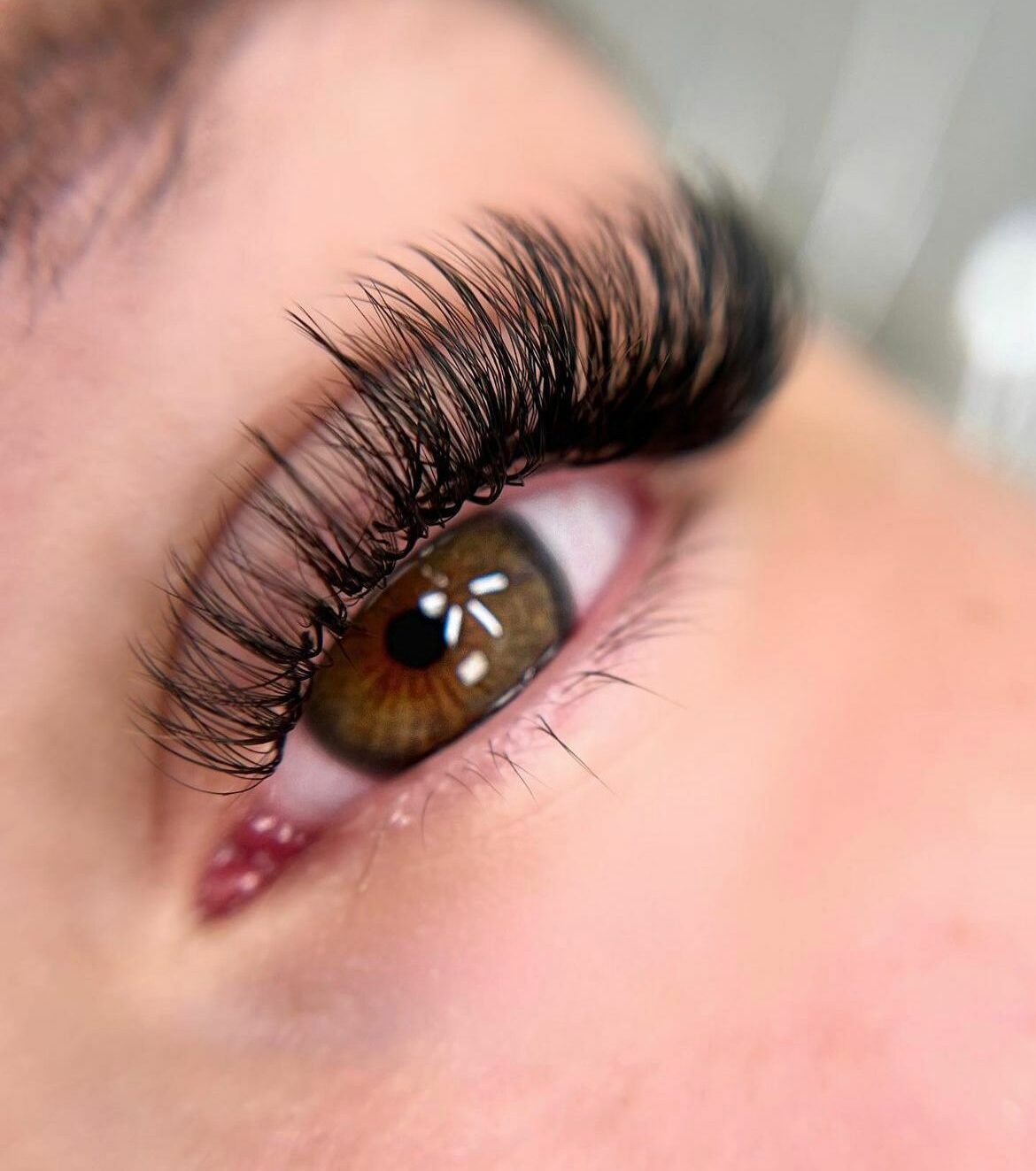 How Long Do Eyelash Extensions Last