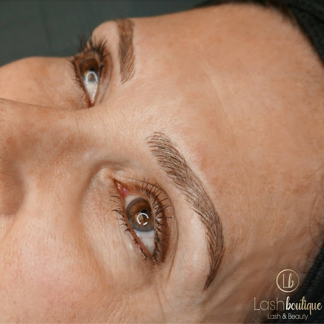 Microbladed brows close-up