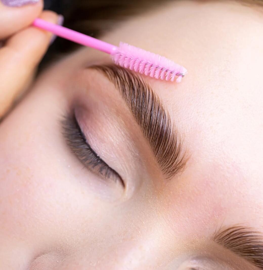 Microblading brow grooming